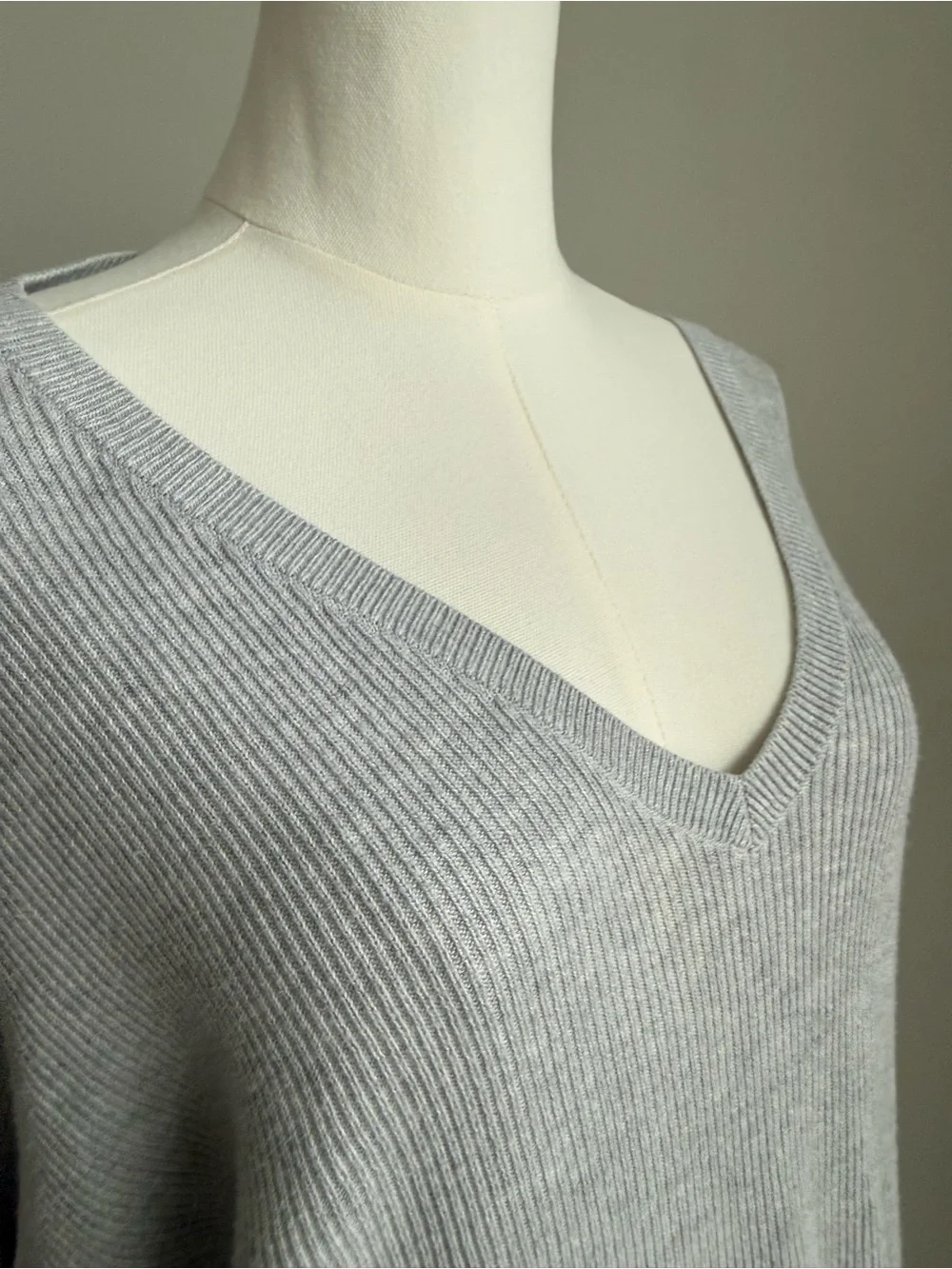 ABOUND Light Heather Gray Ribbed V-Neck Sweater
